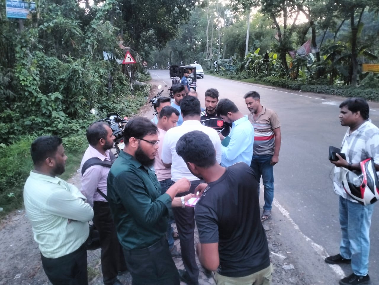 শব্দদূষণ রোধে রাজবাড়ীতে অভিযান : হাইড্রোলিক হর্ন জব্দ, জরিমানা আদায়